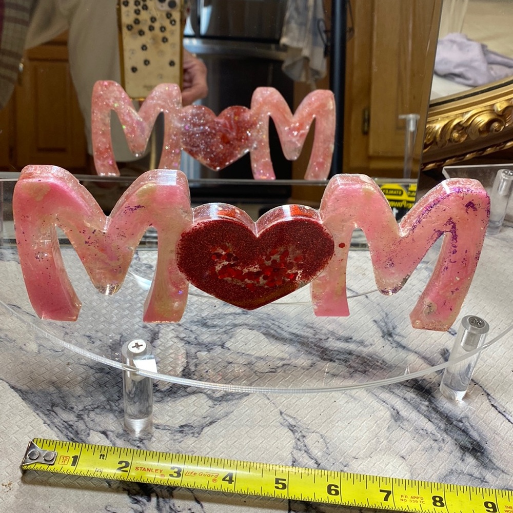“MOM”Standing Epoxy Phrase! Beautiful! Premium Grade Materials & Glass Glitter❤️